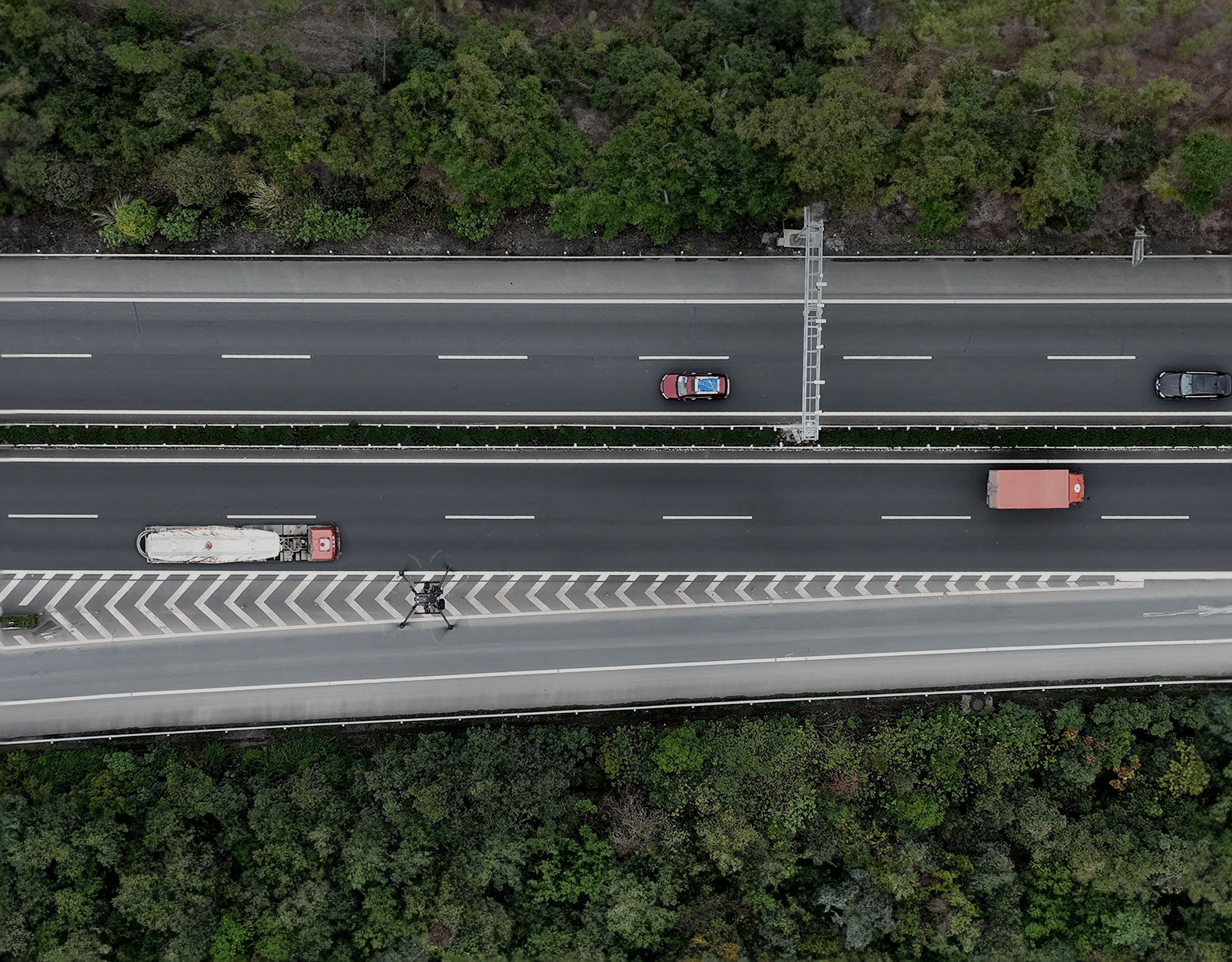 飛行大腦 i40將自動(dòng)飛行算法與飛控實(shí)時(shí)融合，實(shí)現(xiàn)無(wú)人機(jī)自動(dòng)飛行作業(yè)